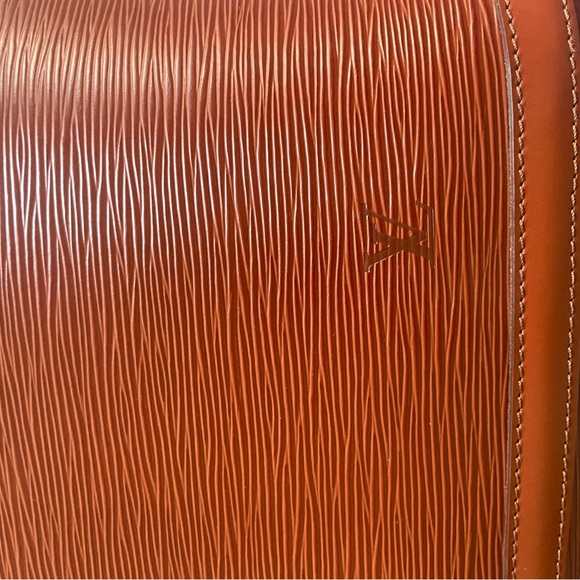 100% Louis Vuitton Kenyan Fawn (Brown) Epi Leather Lussac - Picture 3 of 14